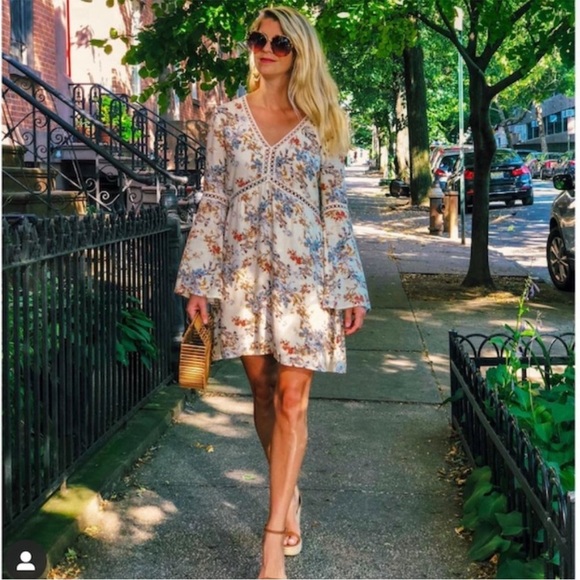 EUC Revolve Wayf Pembrook Beige
Floral Boho Swing Mini Dress Size Medium - Picture 3 of 10